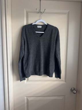 Bernhard Altmann Men's Size 42 Gray V-Neck 100% Virgin Wool Sweater